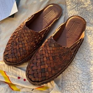 NIB Mohinders Woven Leather Slides